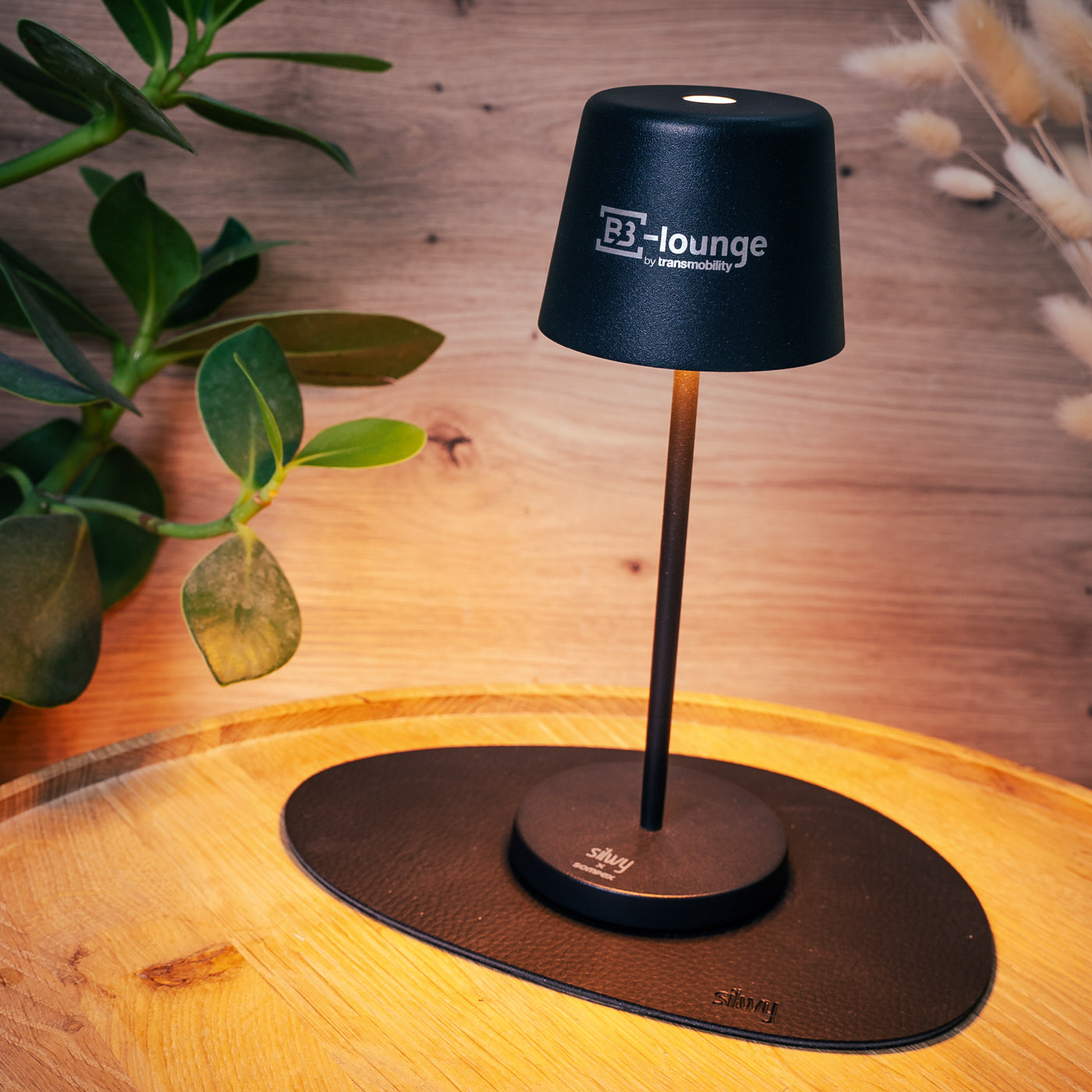 Magnet-Leuchte auf Platzset mit Gravur