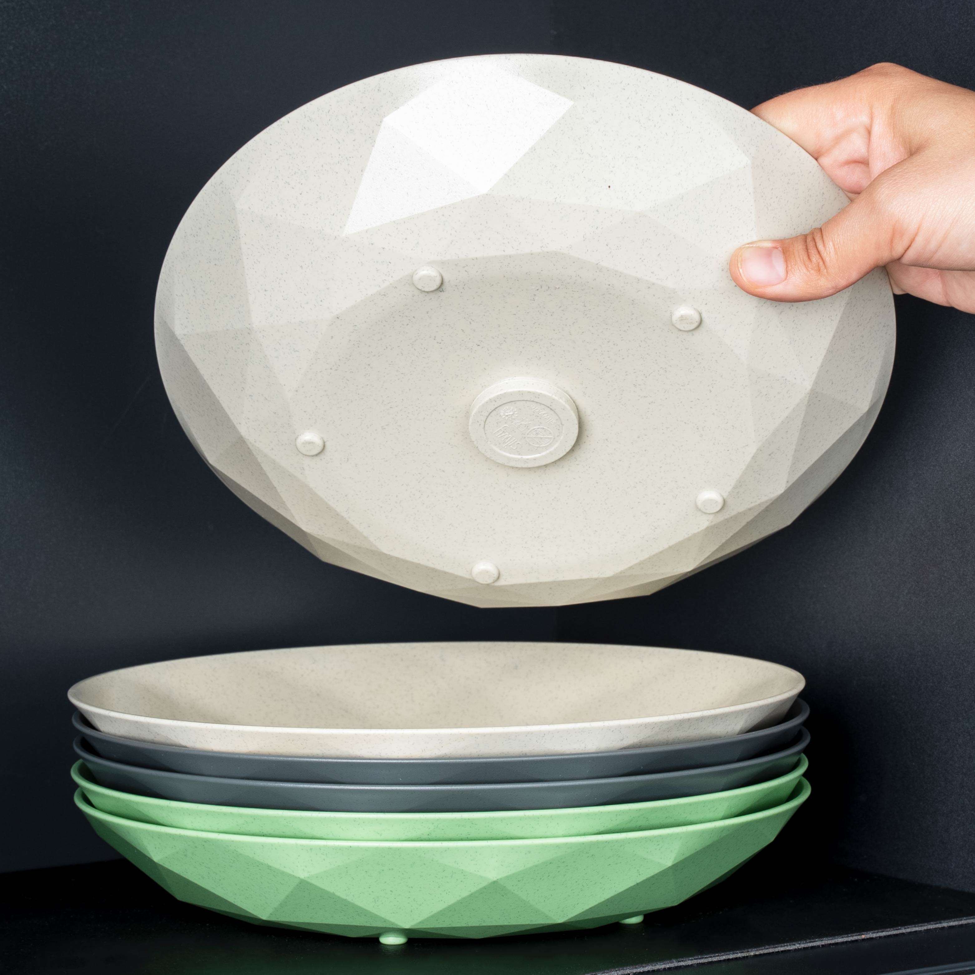 Magnetische Teller fixieren sich gegenseitig