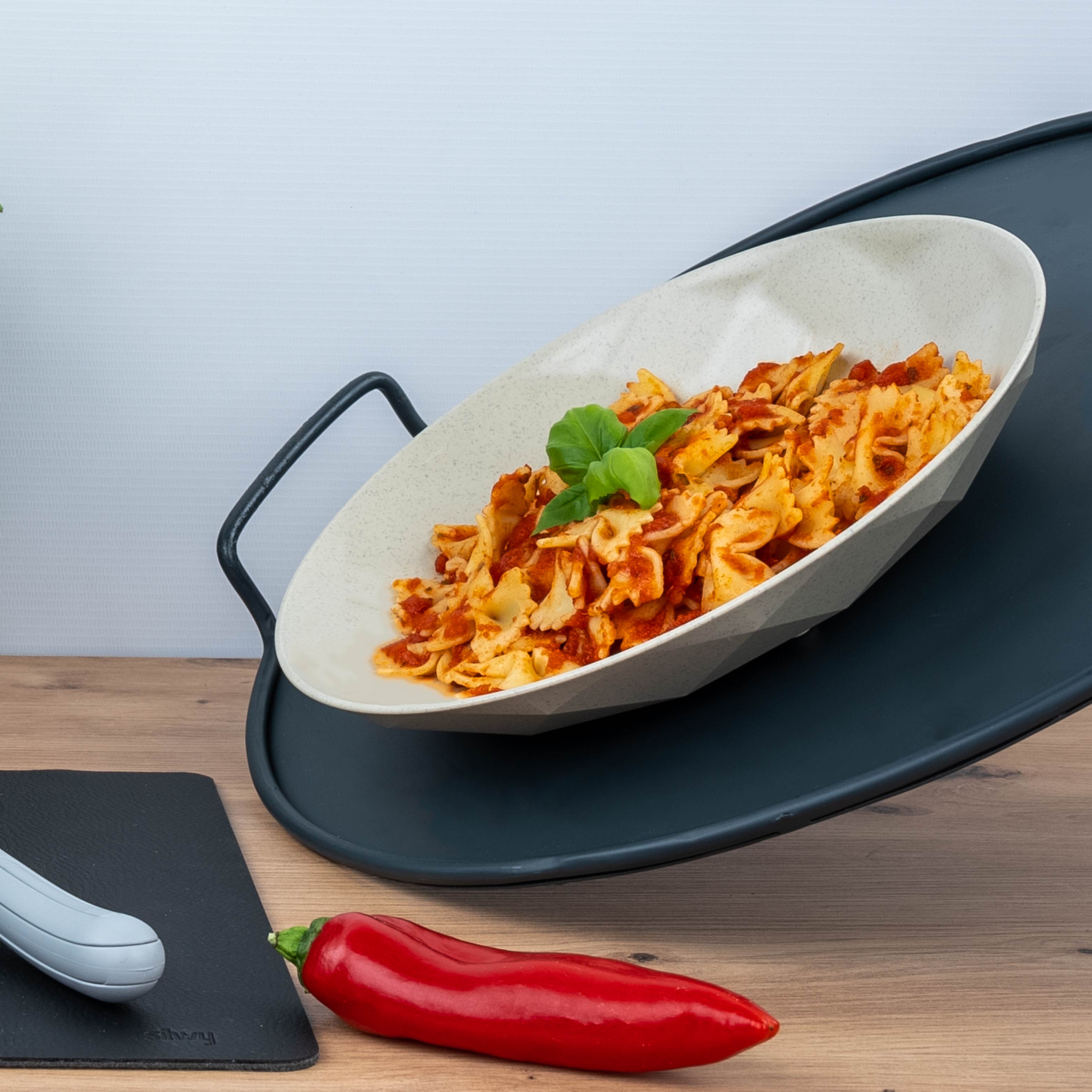 Magnet-Teller wird durch metallisches Tablett fixiert