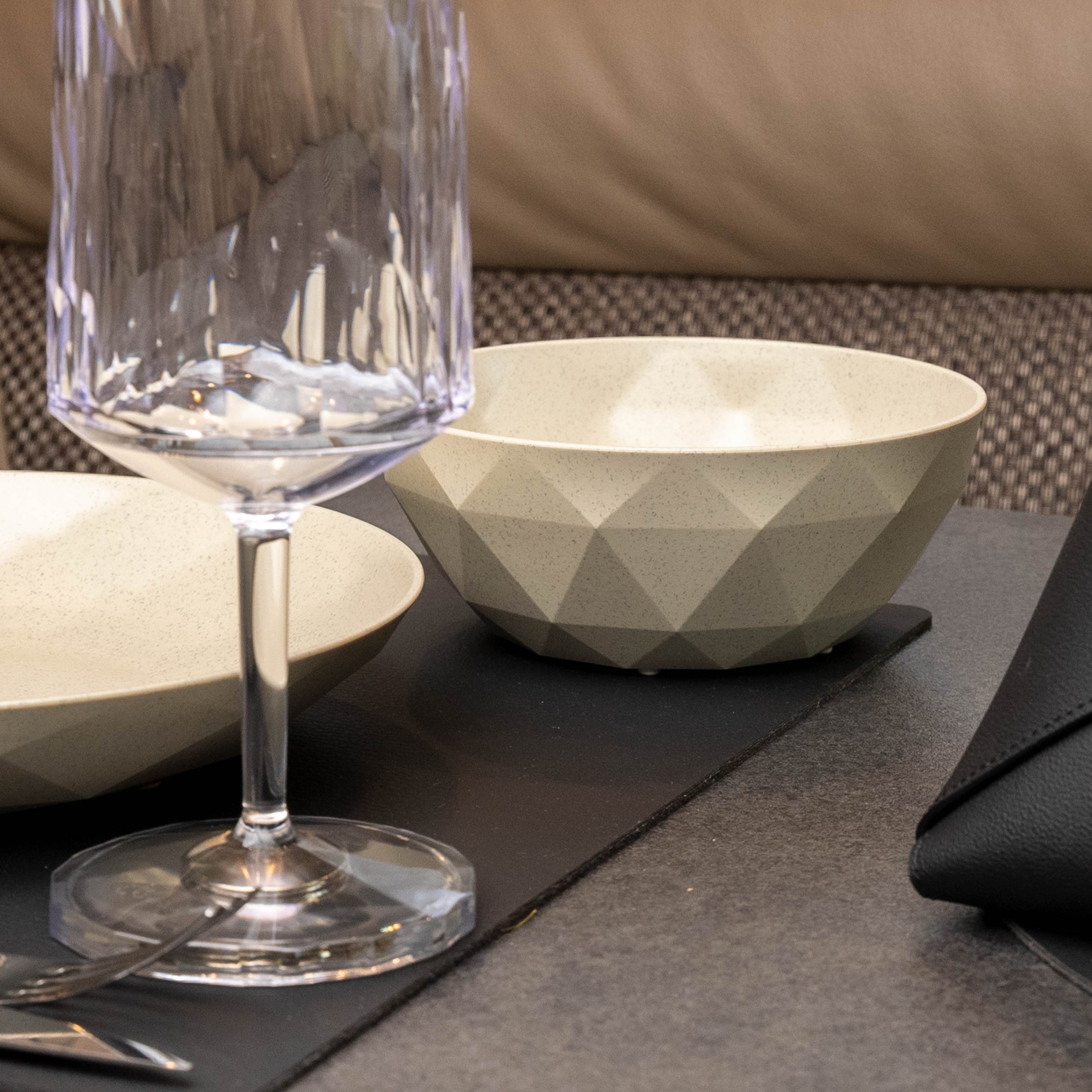 Metallische Matte mit magnetischer Bowl darauf, die dadurch fixiert wird