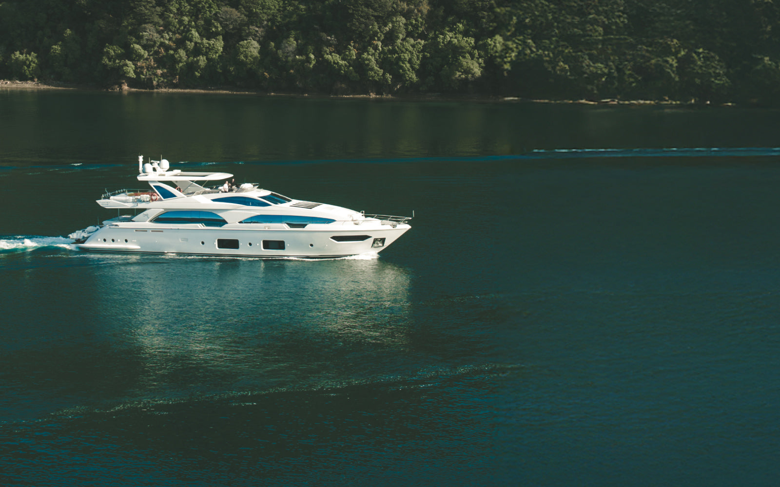 Stimmungsbild fahrende Yacht