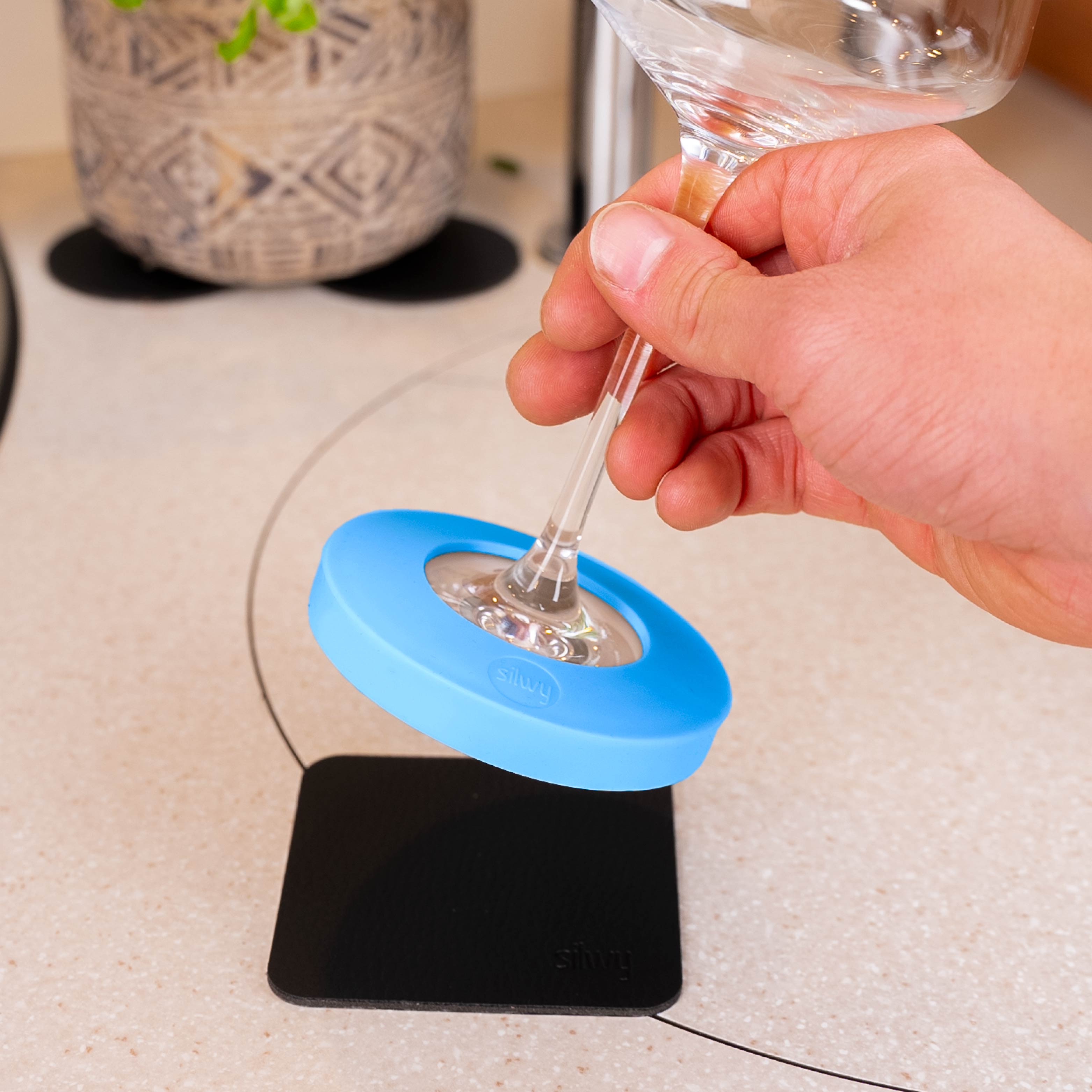 Magnet-Adapter blau mit zugehörigem Metall-Nano-Gel-Pad