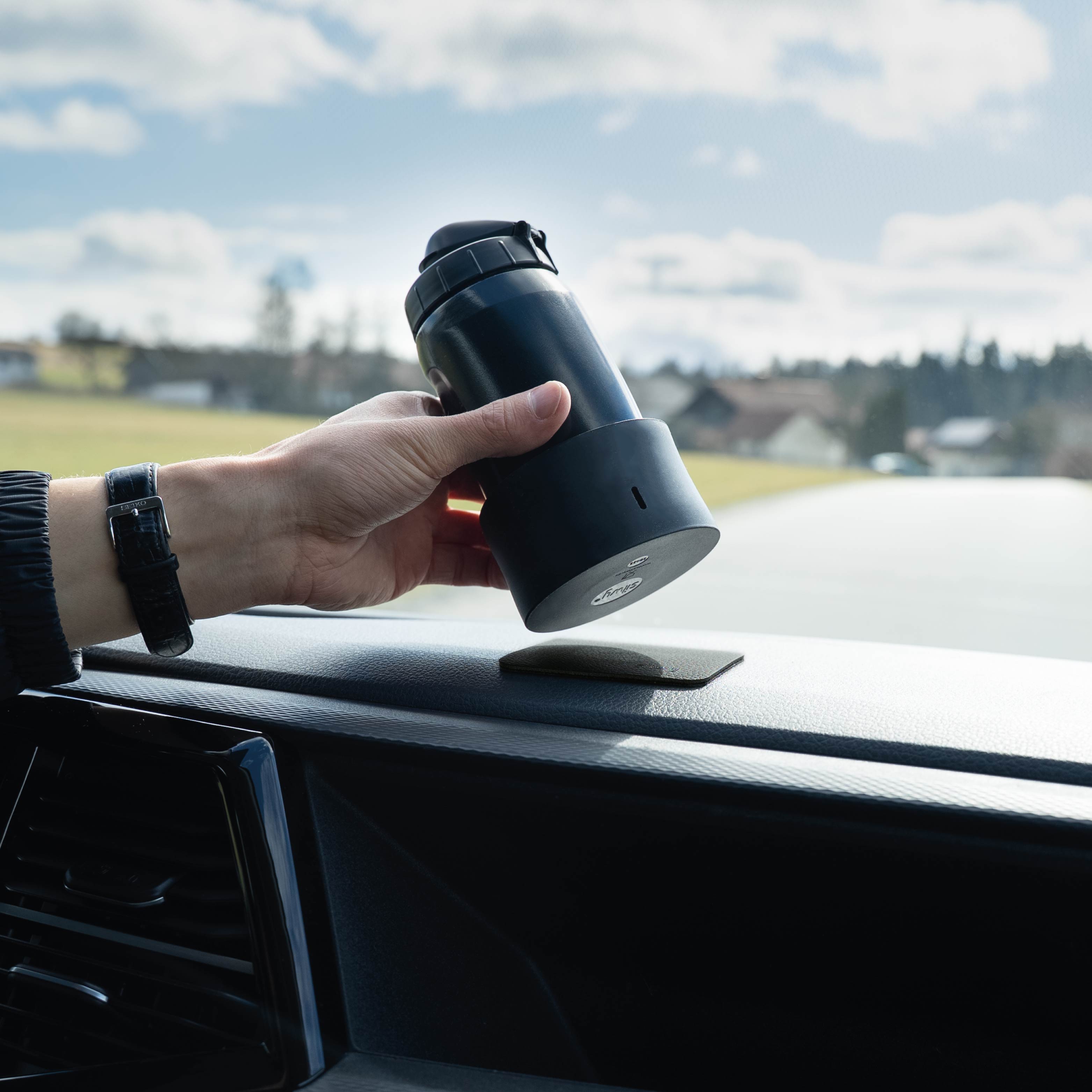 Magnet-Adapter Flasche Armaturenbrett abstellen