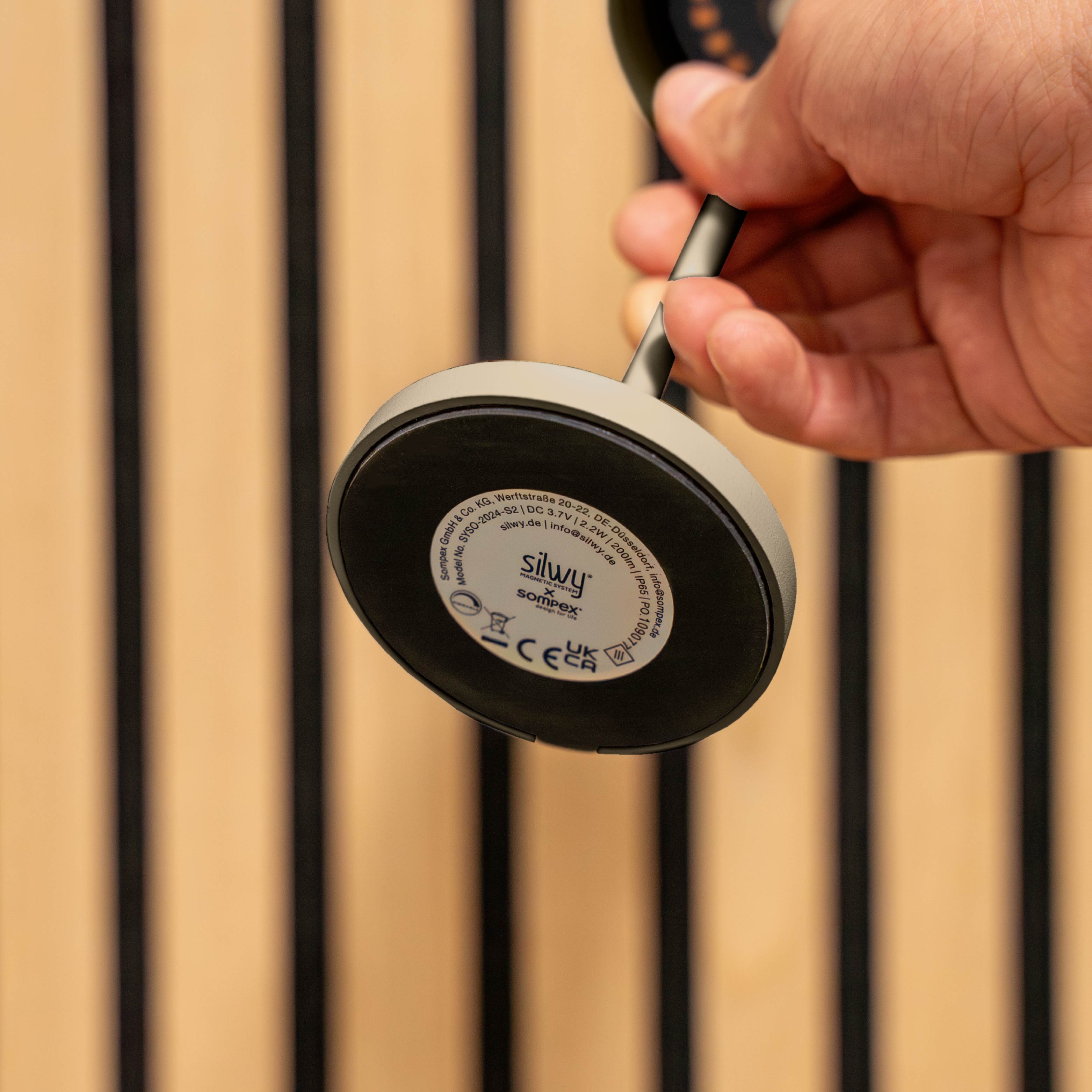 Magnet-Leuchte Monaco sand mit integriertem Magneten im Boden