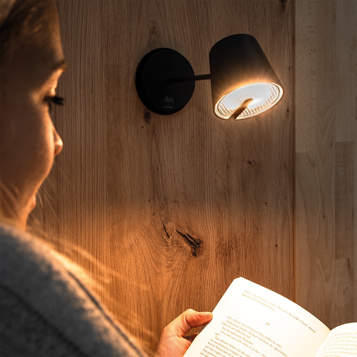 Leuchte an 3M-Pad an Wand befestigt - perfekt als Leselicht