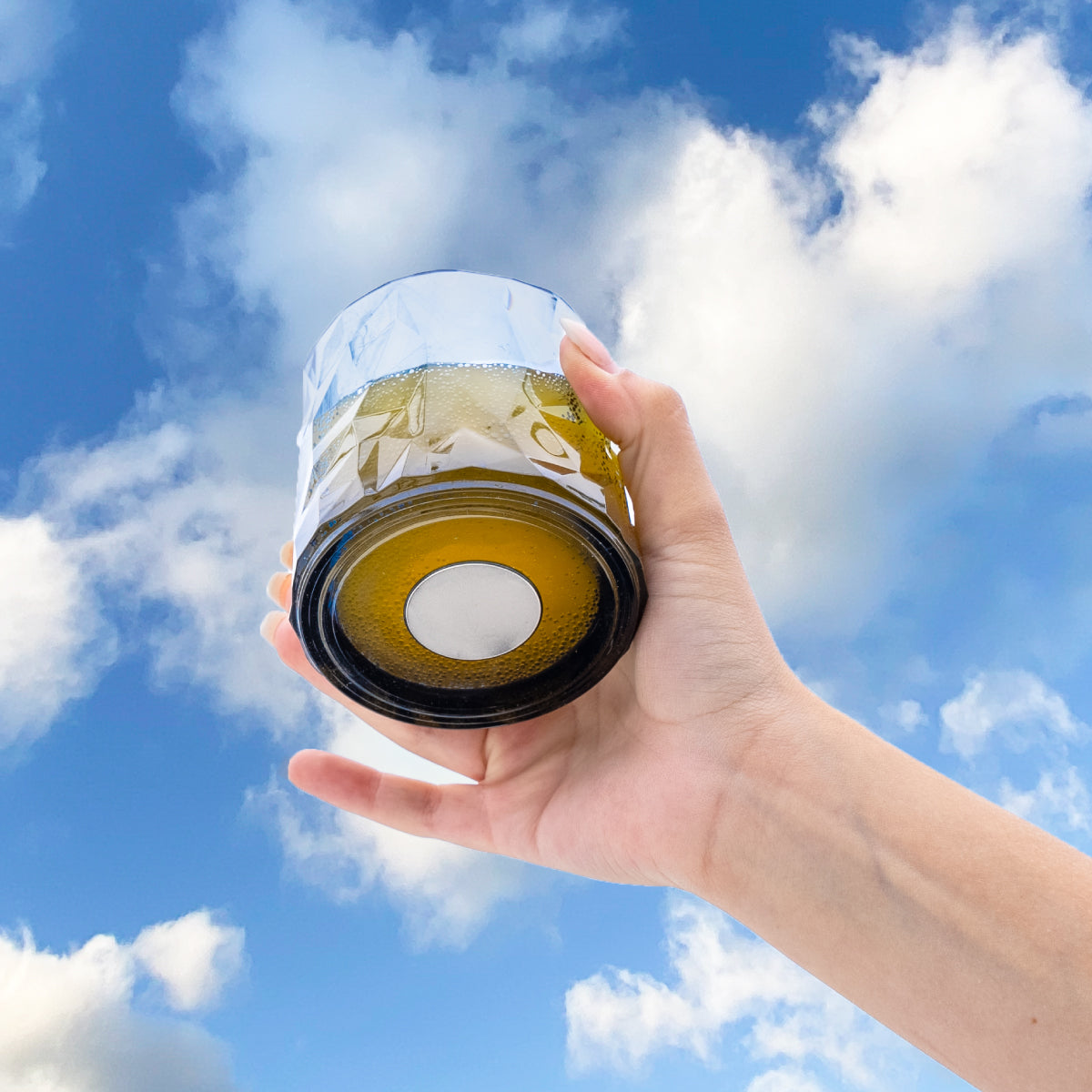 Nahaufnahme integrierter Magnet im Boden