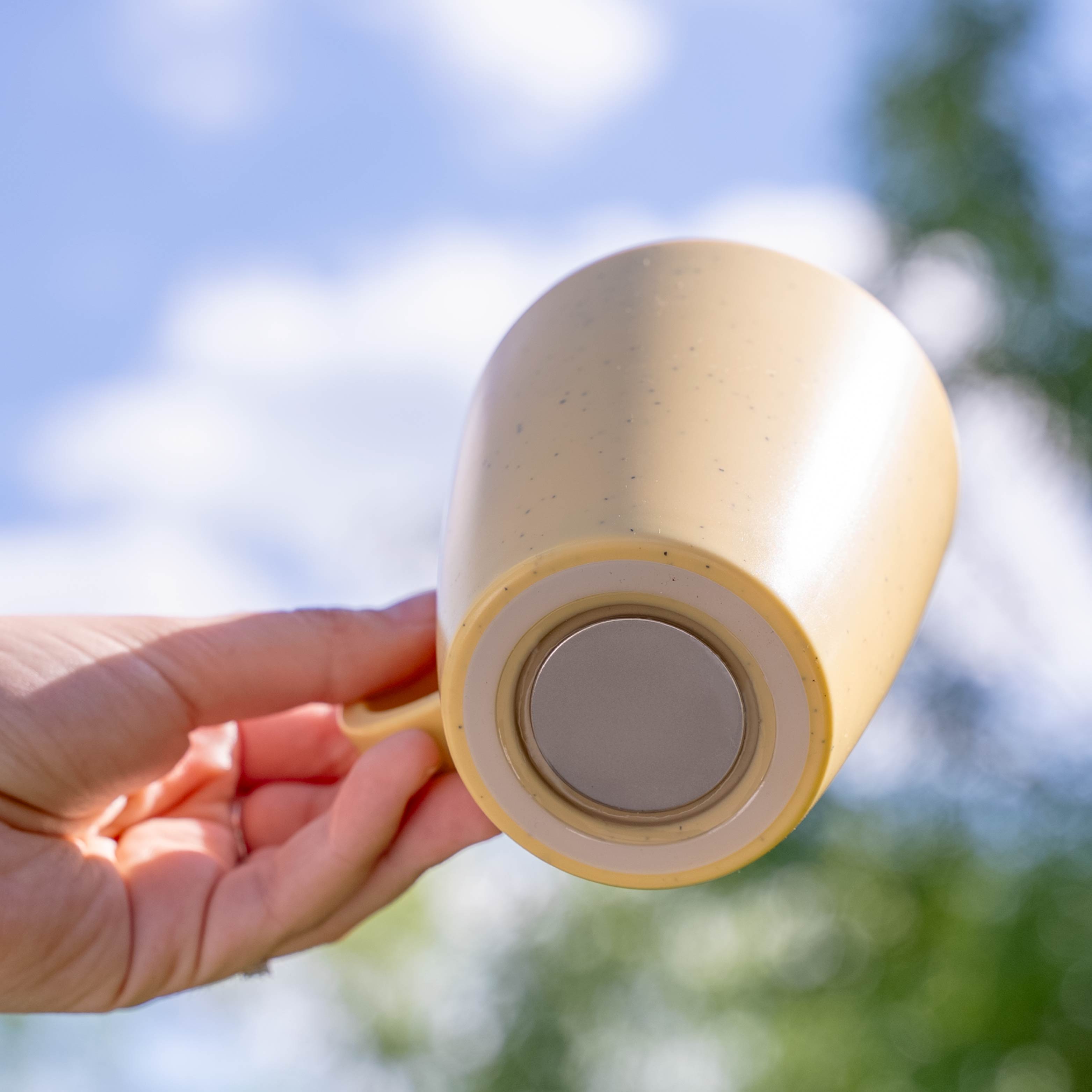 Magnet-Kunststofftassen yellow von unten