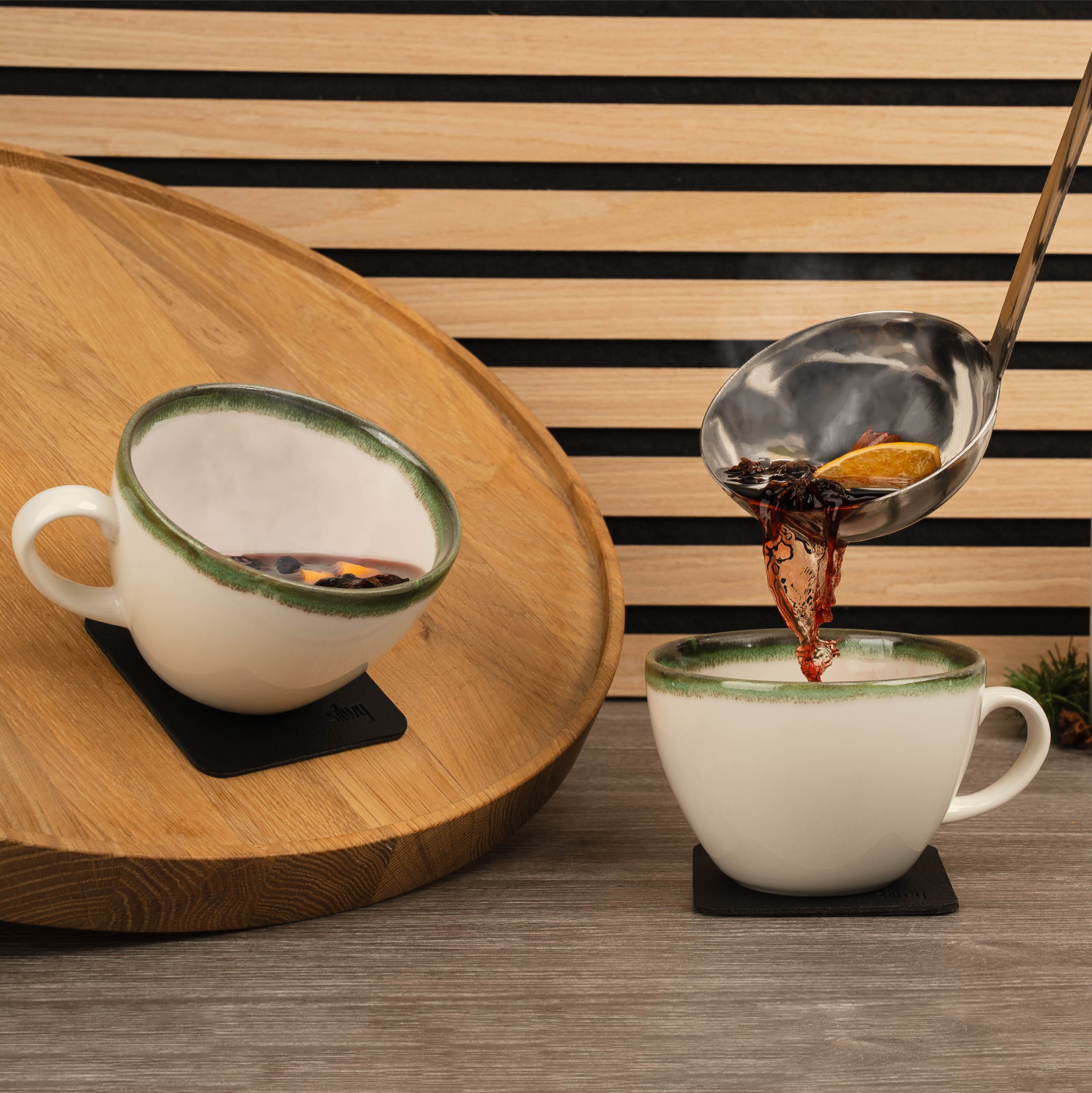 Magnetische Porzellantassen werden durch metallische Nano-gel-pads fixiert