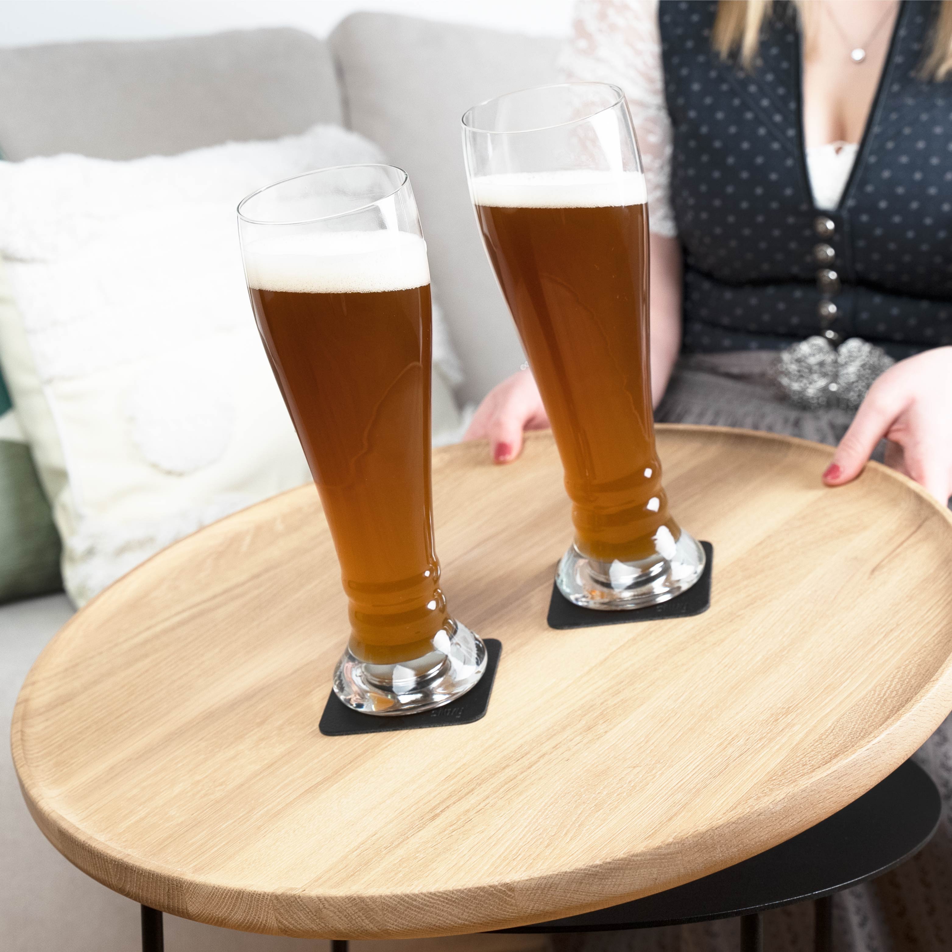 Magnet-Kristallgläser Weizenbier, die durch Pads fixiert werden