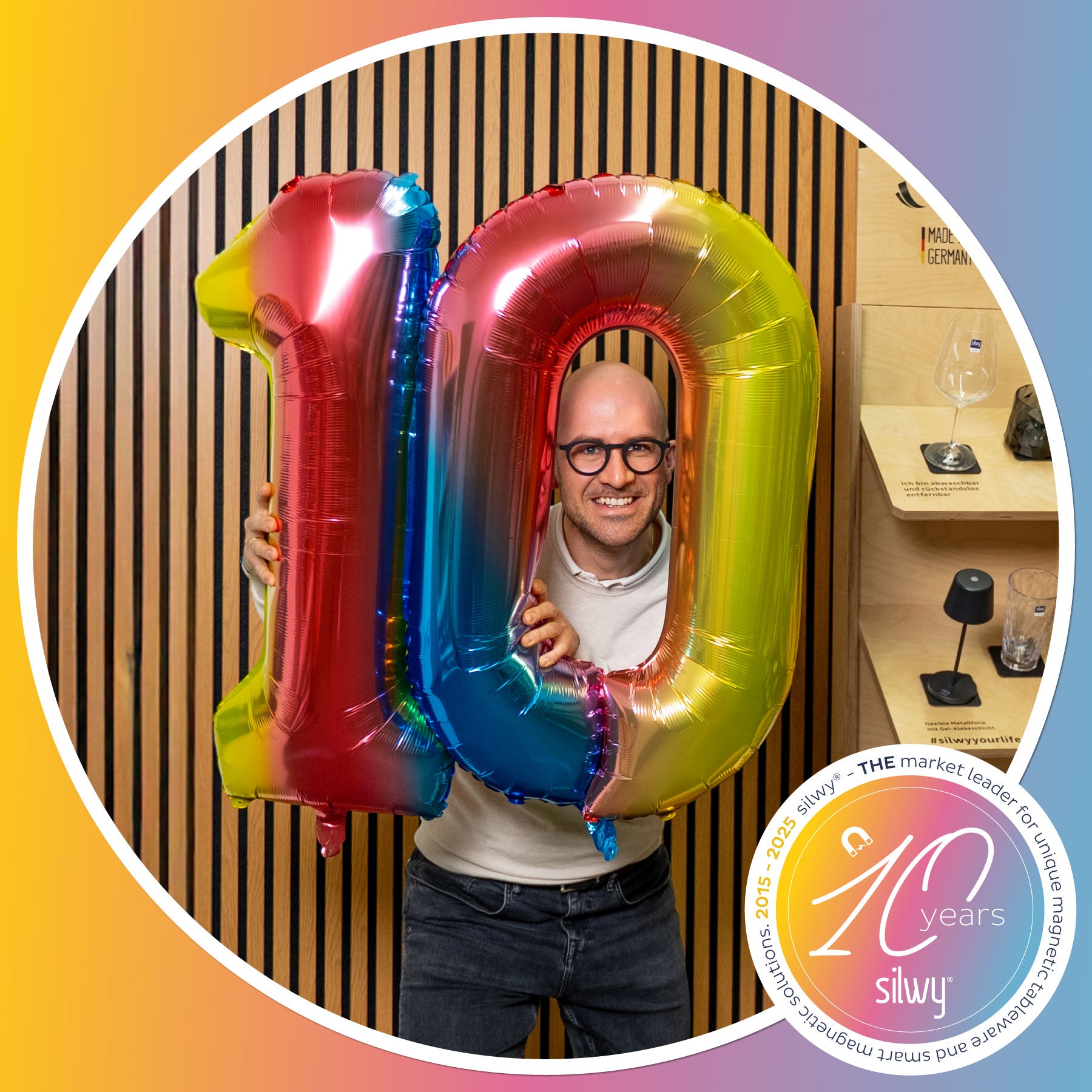 CEO Christoph mit Luftballons