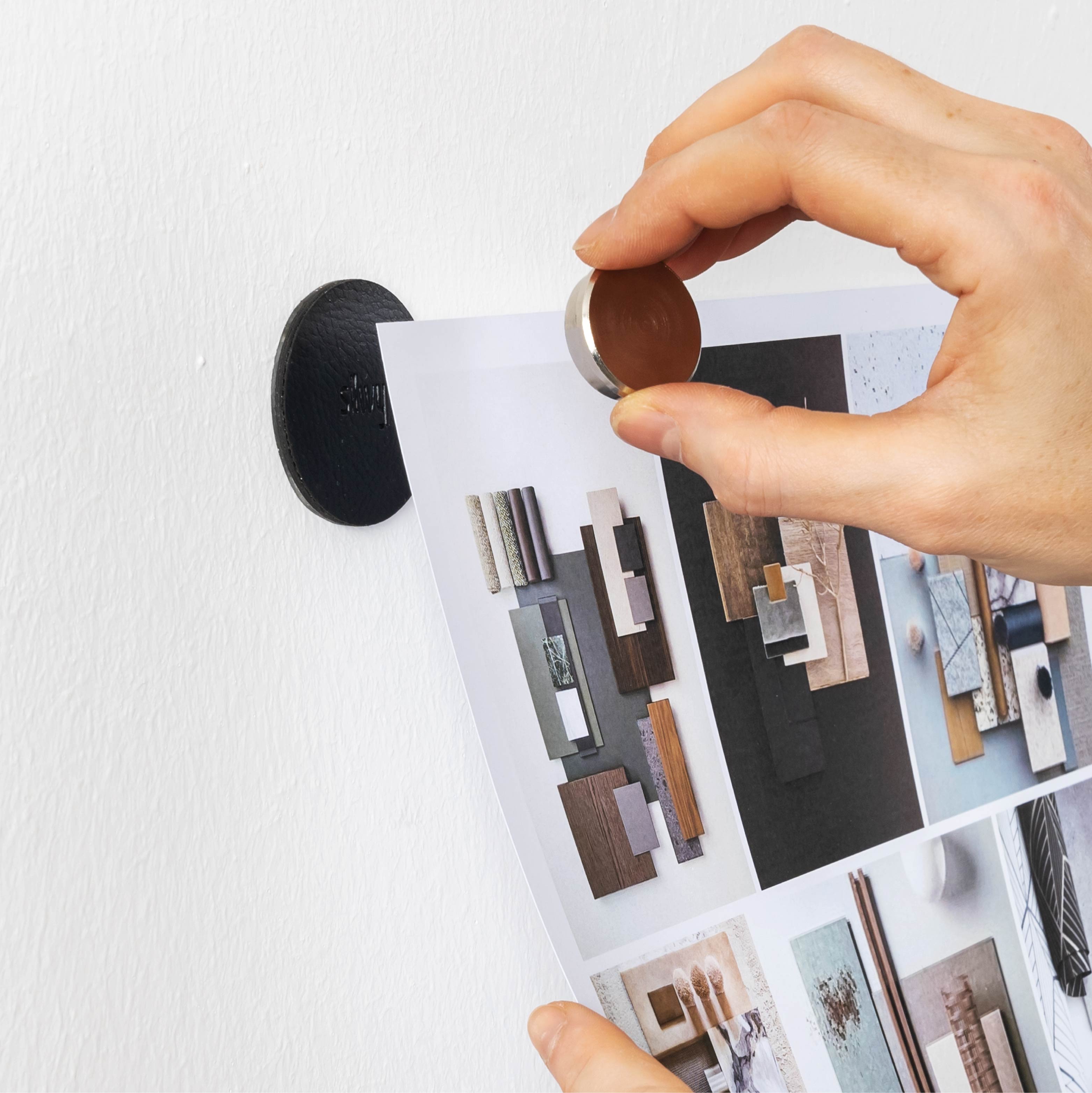 Magnet-Pin Smart wird durch Metall-Pad fixiert