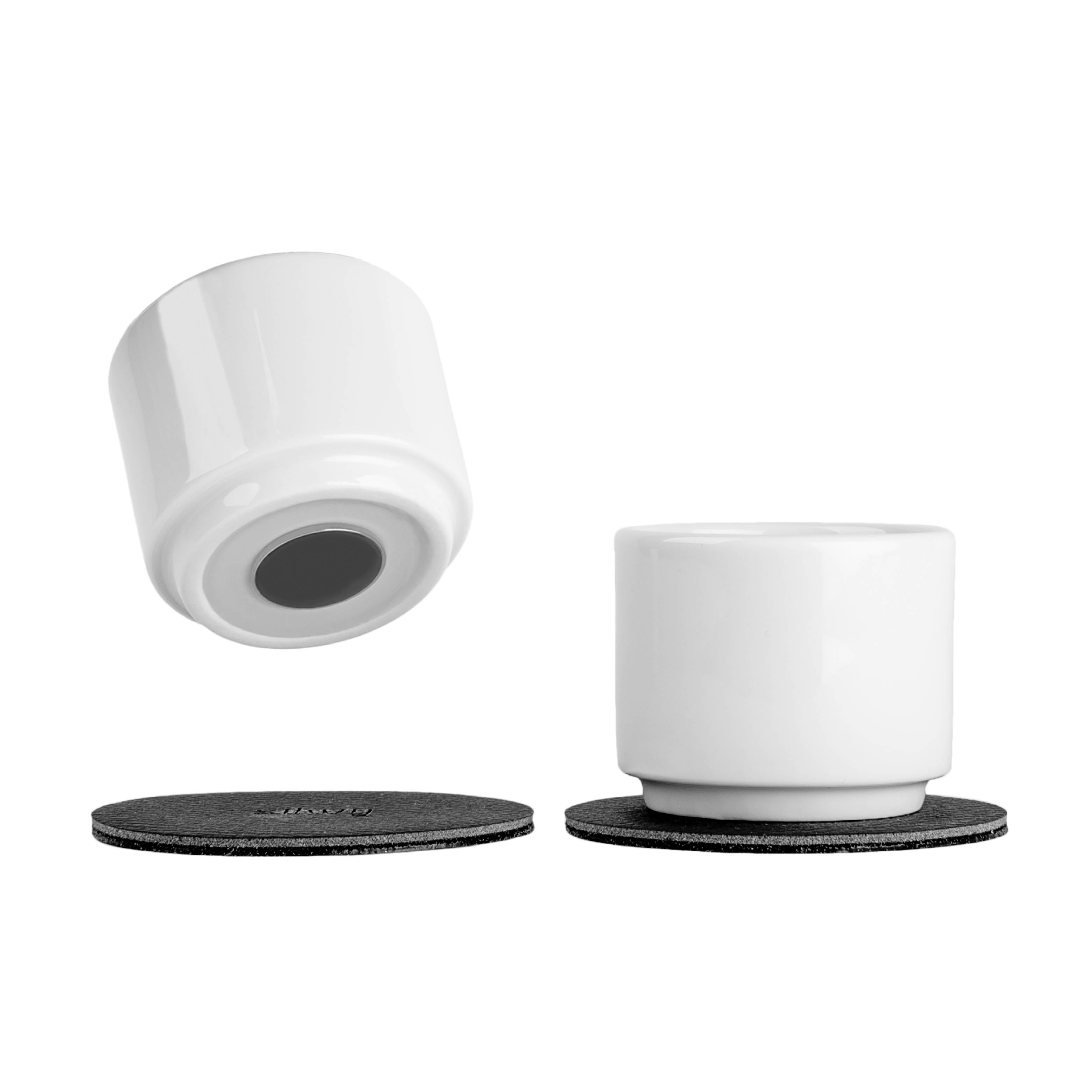 Magnetic porcelain egg cup