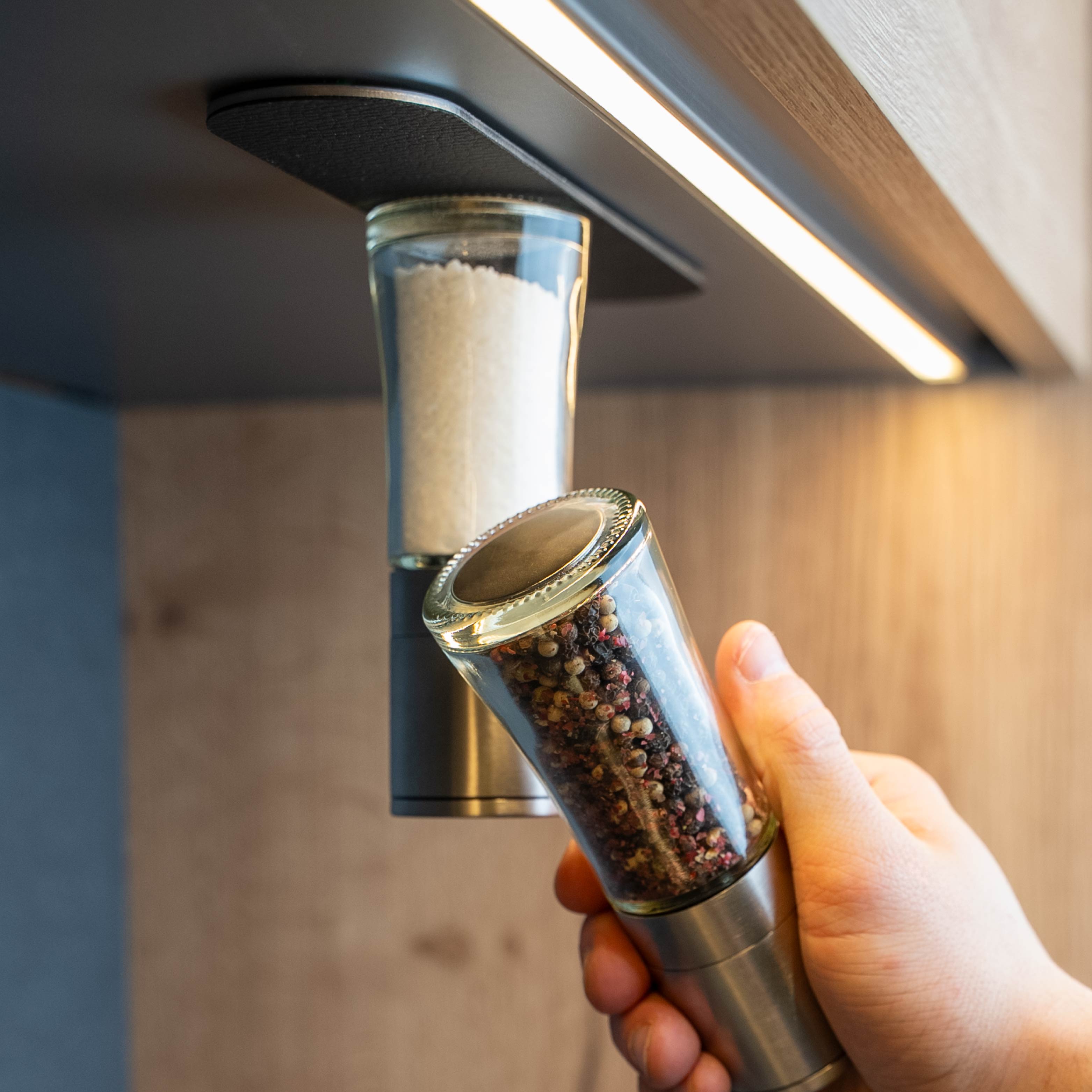 Molinillos de especias magnéticos, incluida barra.