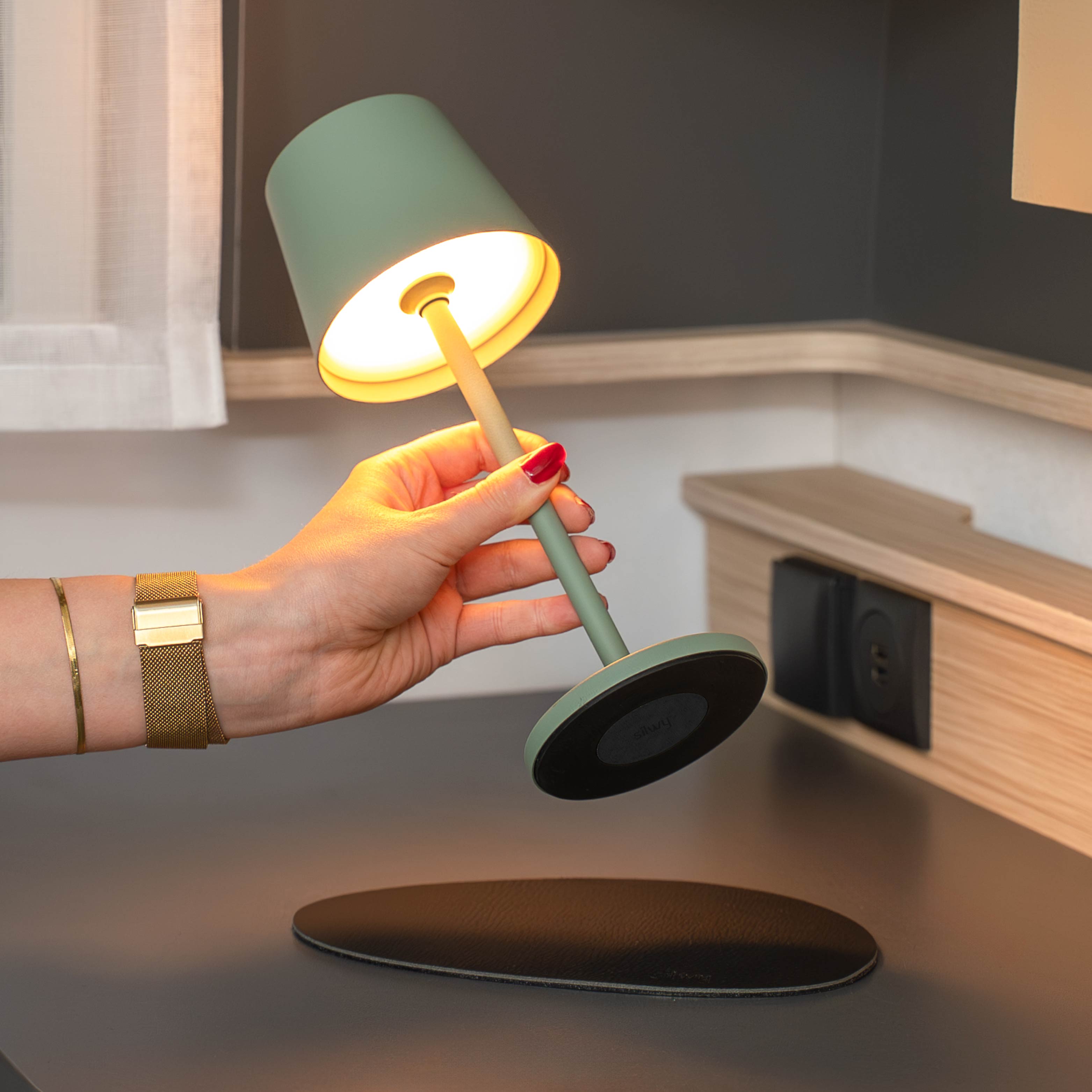 Lampada magnetica L SAGE incl. tovaglietta