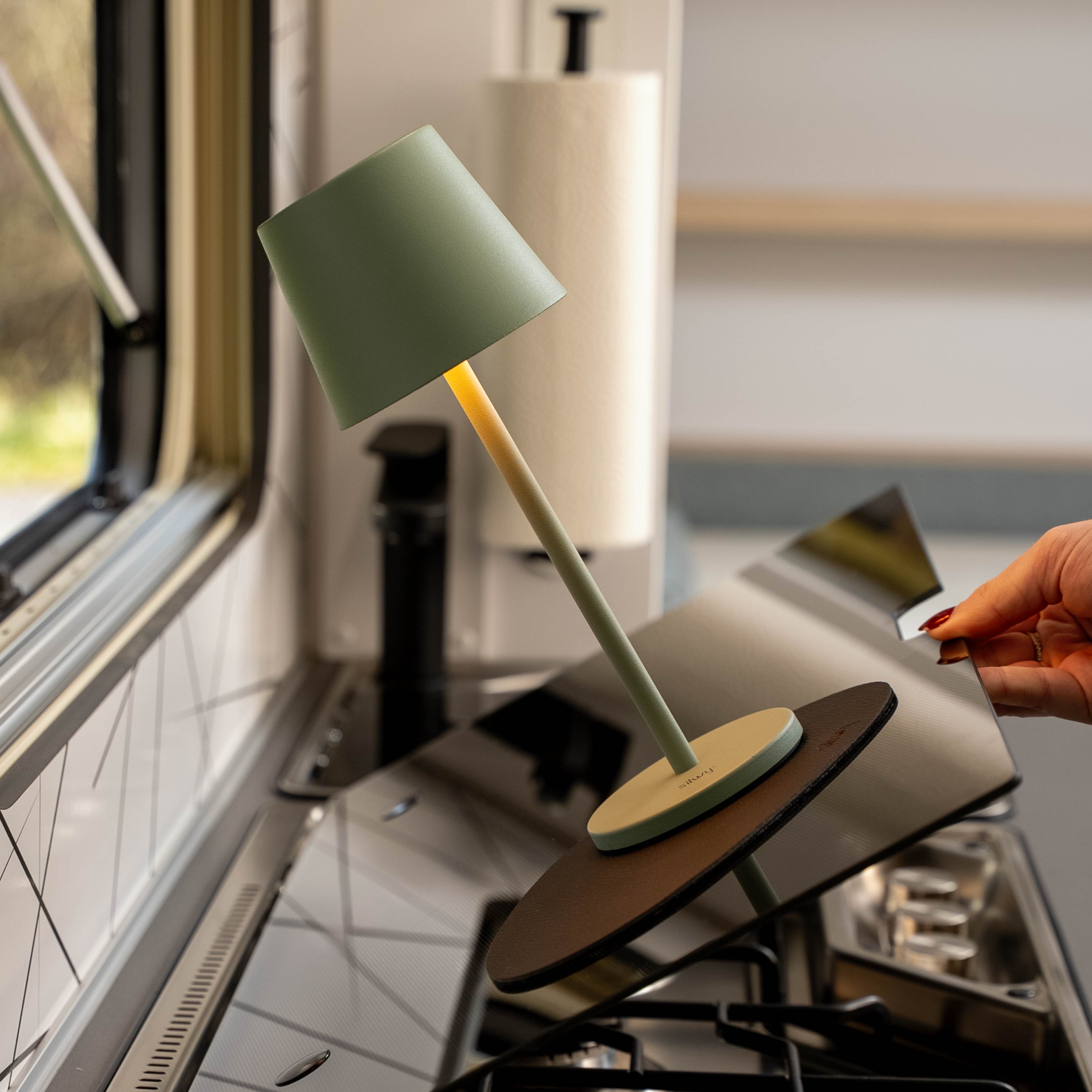 Lampada magnetica L SAGE incl. tovaglietta