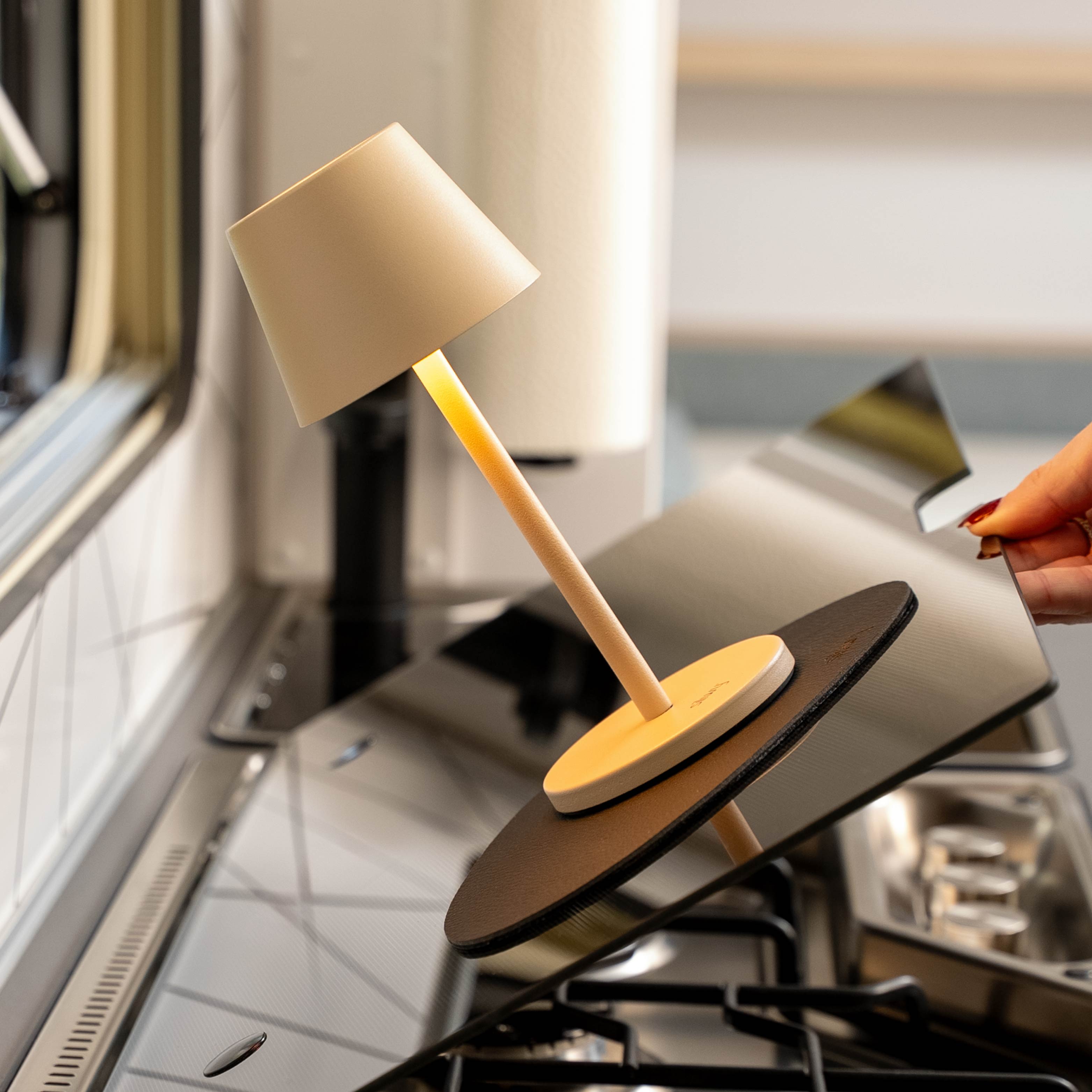 Magnet Light S SAND including Placemat