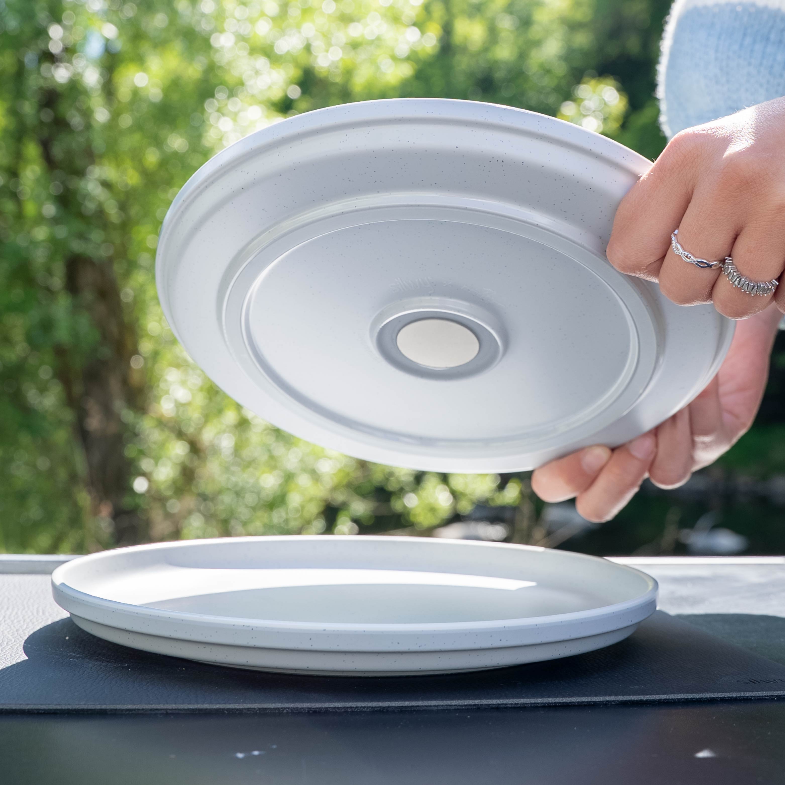 Magnetic plastic plate CLASSIC ⌀ 24 cm