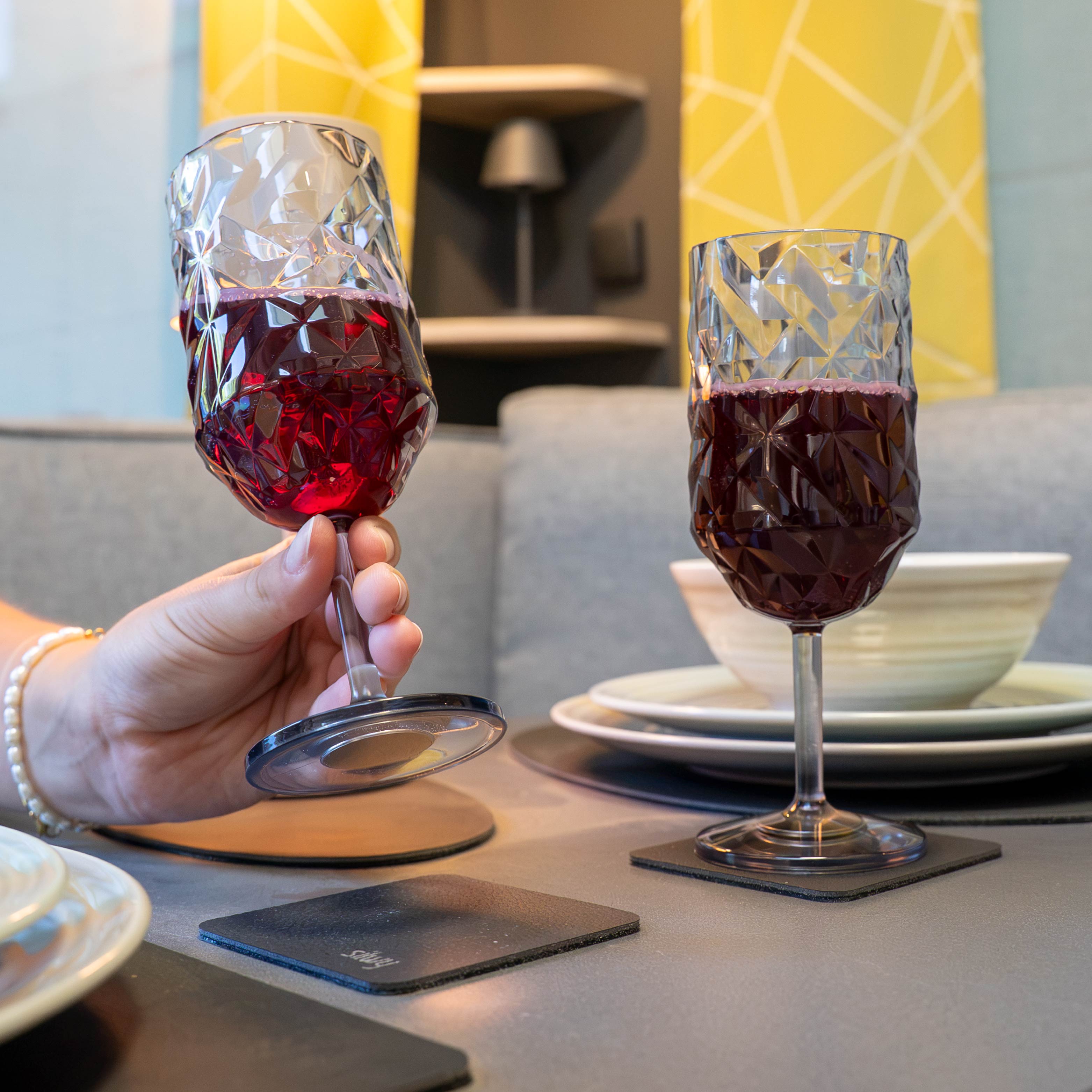 Magnetic Plastic Glasses WINE CLEAR PRISMA
