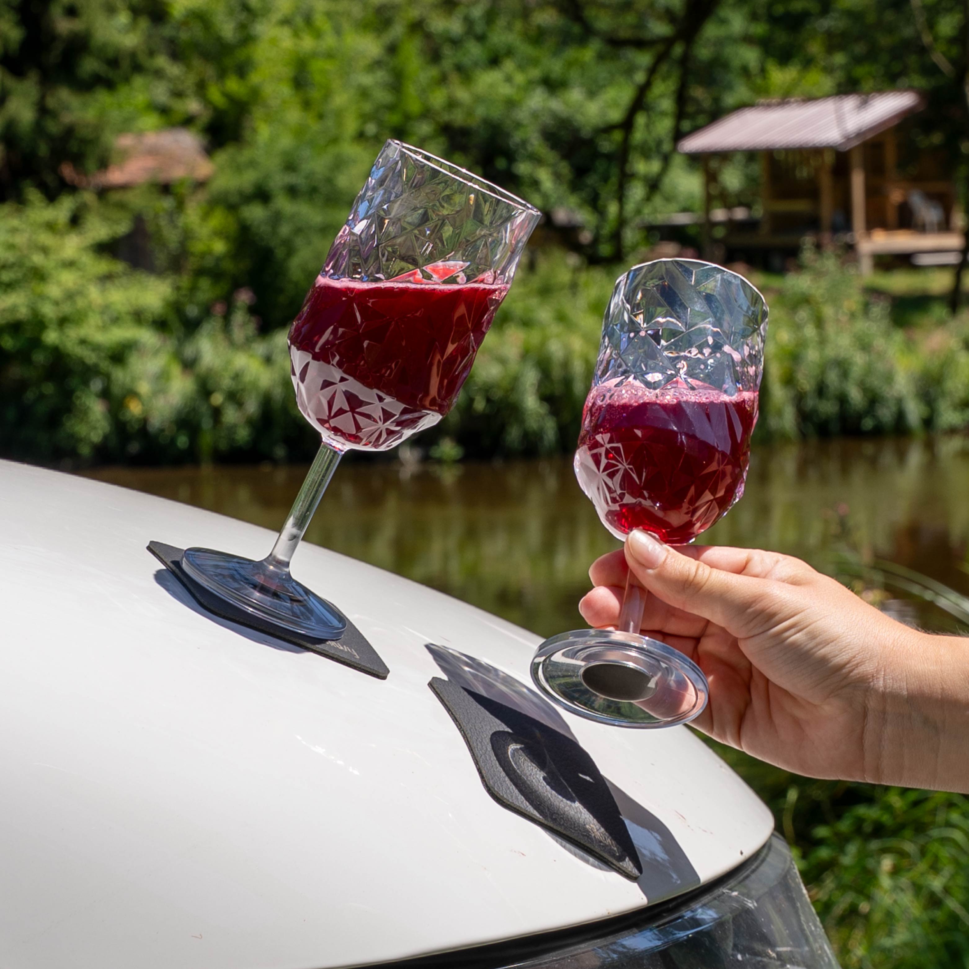 Magnetic Plastic Glasses WINE CLEAR PRISMA