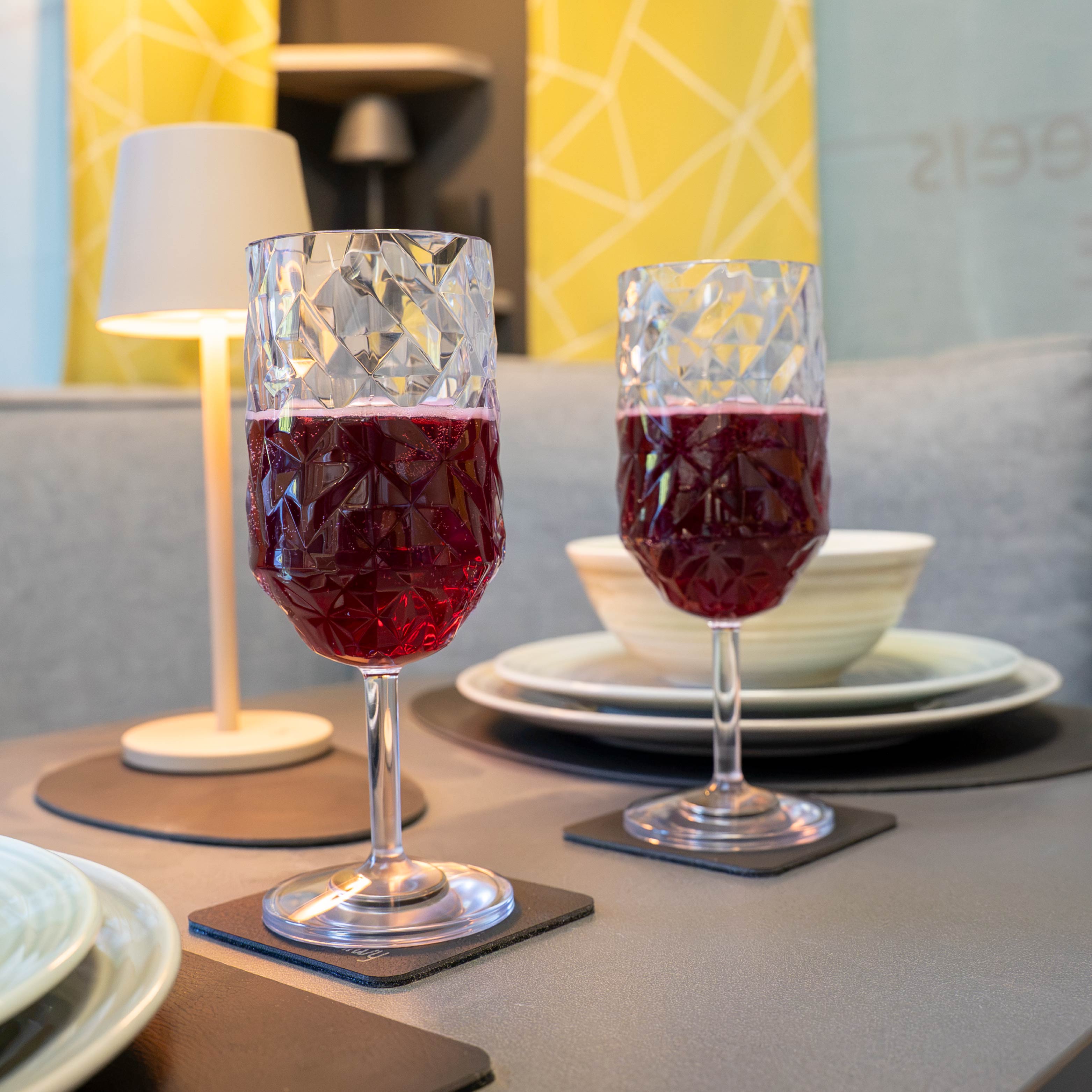 Magnetic Plastic Glasses WINE CLEAR PRISMA