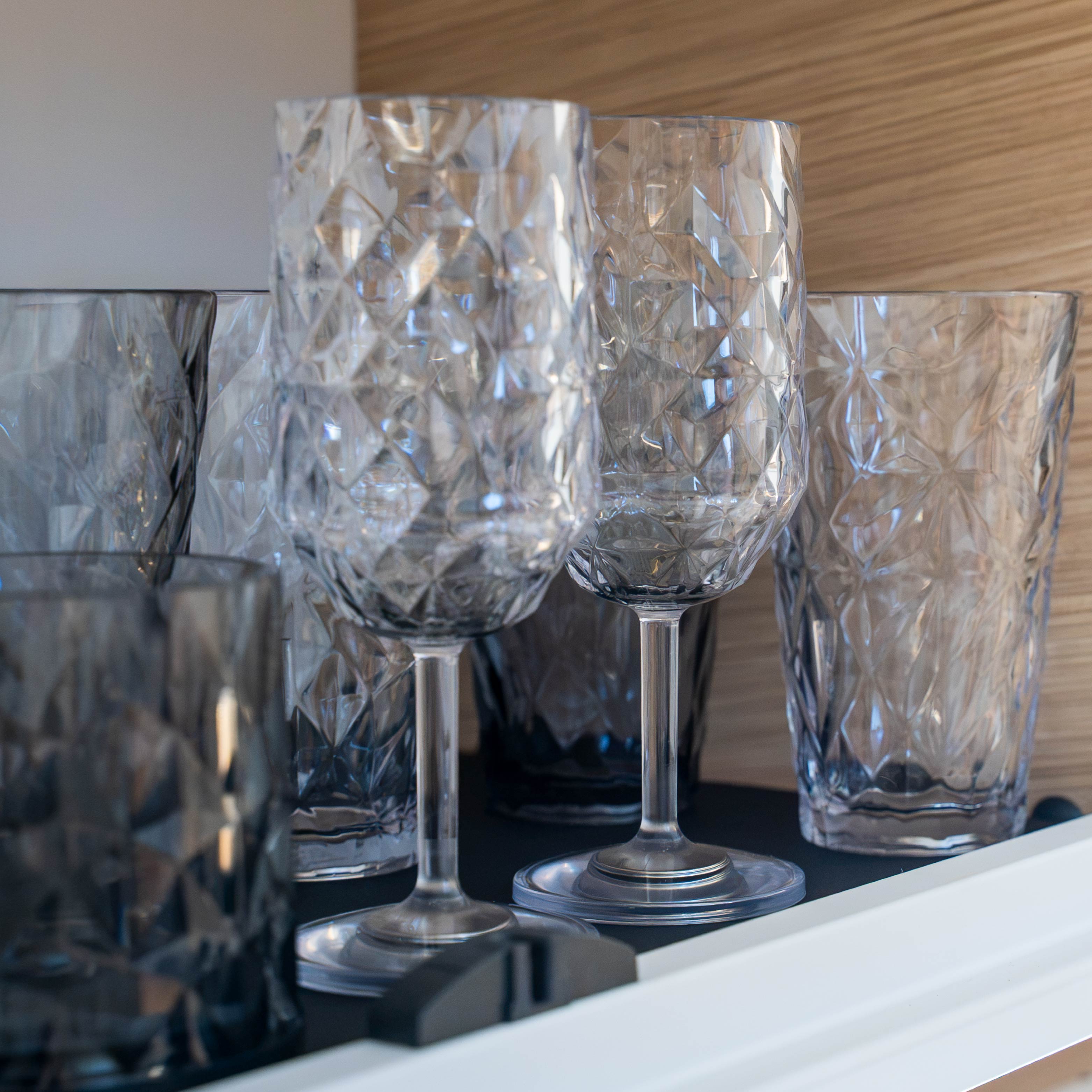 Magnetic Plastic Glasses WINE CLEAR PRISMA