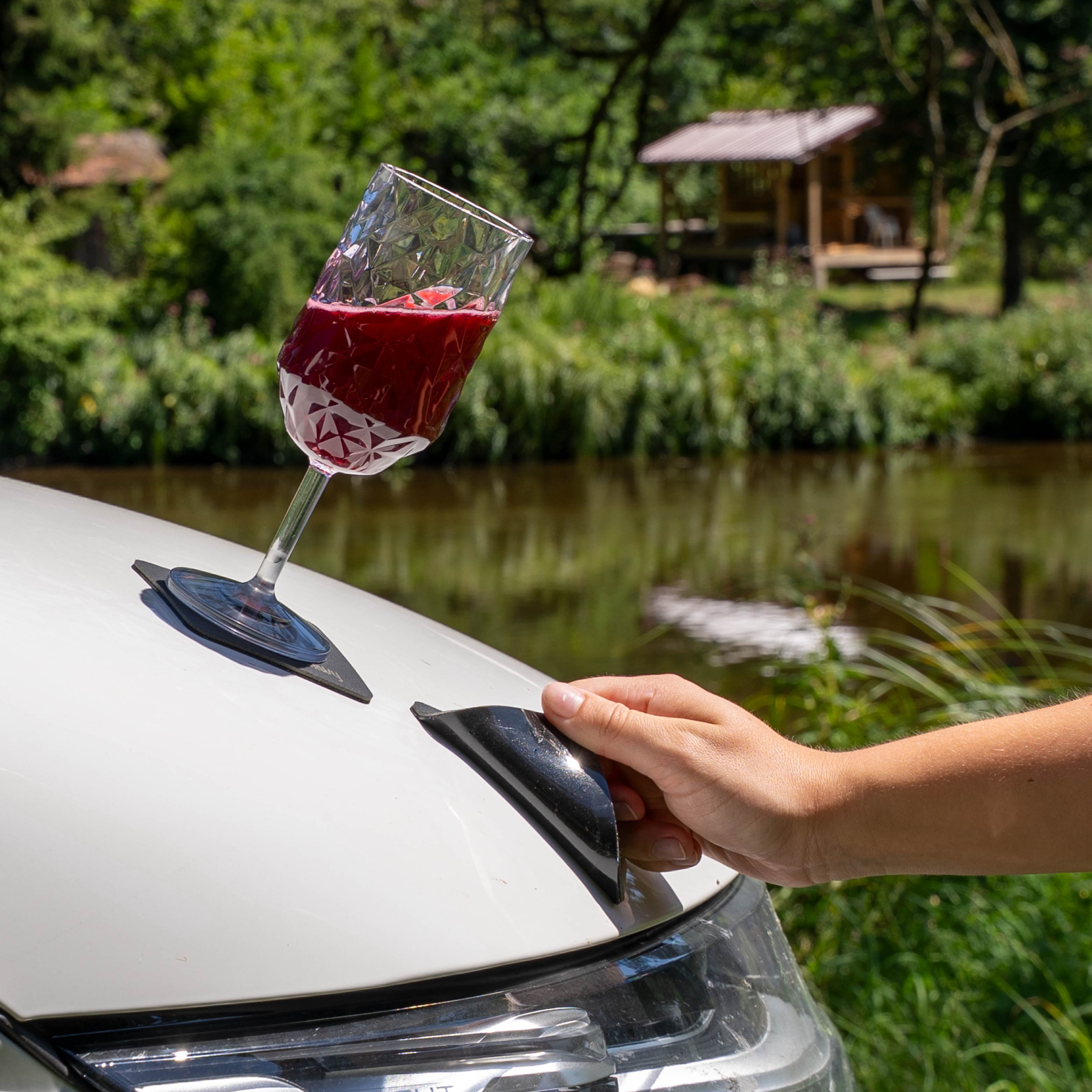 Magnetic Plastic Glasses WINE CLEAR PRISMA