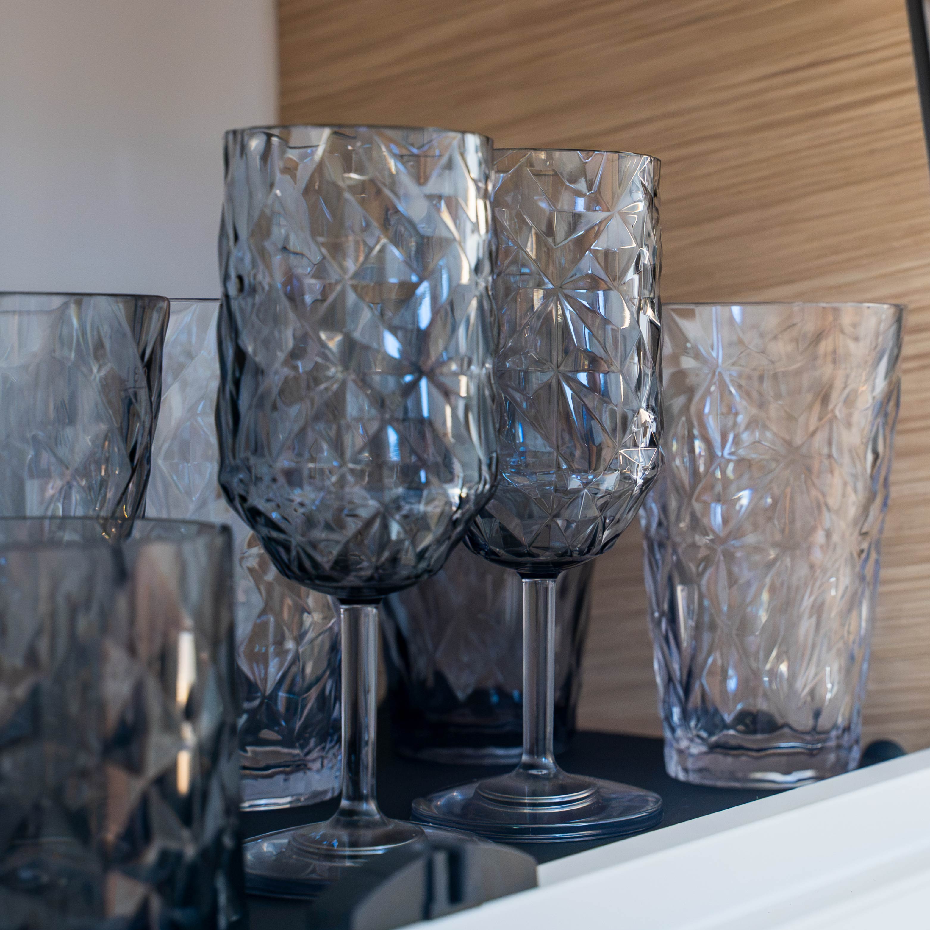 Magnet-Kunststoffgläser WEIN GREY PRISMA