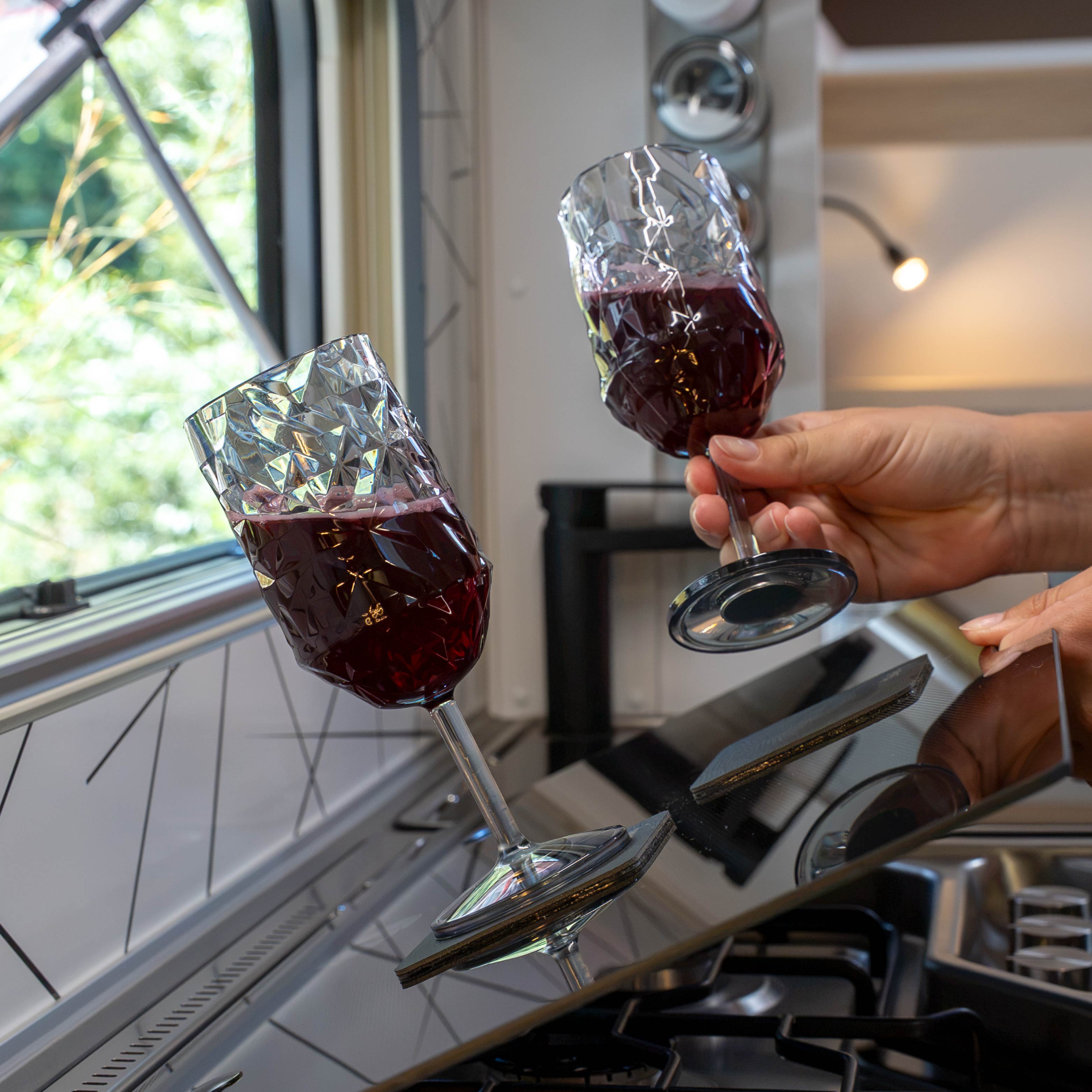 Magnet-Kunststoffgläser WEIN GREY PRISMA